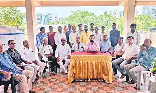 अवैध कब्जाधारी नहीं.. सेवानिवृत्त कर्मचारी
