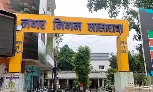 जलजमाव के बीच खुले नाले में गिरा स्कूली बच्चा, लोगों ने दौड़कर बचाई जान जलजमाव के बीच खुले नाले में गिरा स्कूली बच्चा, लोगों ने दौड़कर बचाई जान
