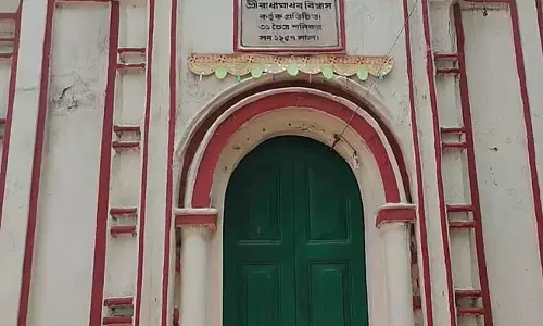 दिवंगत अभिनेता छवि बिस्वास के घर के मंदिर से तस्वीरें चोरी दिवंगत अभिनेता छवि बिस्वास के घर के मंदिर से तस्वीरें चोरी