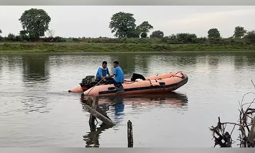 Yamuna नदी में 10-12 साल के दो बच्चों के डूबने की आशंका, तलाश जारी