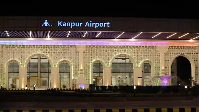 खतरा मंडरा रहा कानपुर एयरपोर्ट पर, मिली बम से उड़ाने की धमकी खतरा मंडरा रहा कानपुर एयरपोर्ट पर, मिली बम से उड़ाने की धमकी