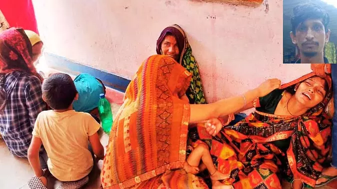 कमरे में मिली पति की लाश, पत्नी बेटी के साथ छत से कूदकर फरार कमरे में मिली पति की लाश, पत्नी बेटी के साथ छत से कूदकर फरार