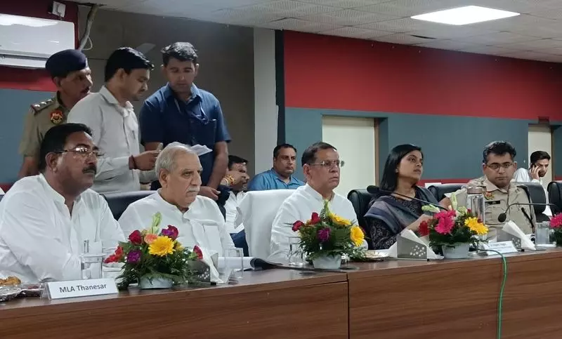 खाद्य मंत्री ने निवारण बैठक की अध्यक्षता की, शिकायतों का समाधान किया खाद्य मंत्री ने निवारण बैठक की अध्यक्षता की, शिकायतों का समाधान किया