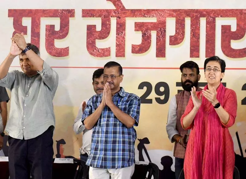 केजरीवाल ने मोदी पर राजधानी के गरीबों को धोखा देने का आरोप लगाया केजरीवाल ने मोदी पर राजधानी के गरीबों को धोखा देने का आरोप लगाया