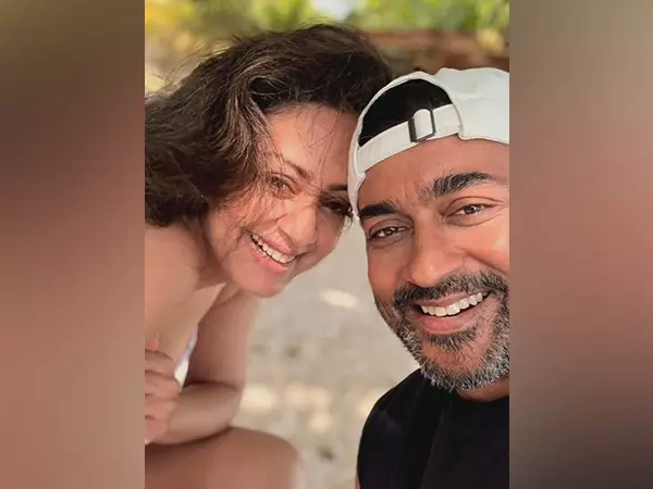 Suriya, ज्योतिका ने बीच वॉक और खूबसूरत राइड्स के साथ आइलैंड वाइब्स का लुत्फ़ उठाया Suriya, ज्योतिका ने बीच वॉक और खूबसूरत राइड्स के साथ आइलैंड वाइब्स का लुत्फ़ उठाया