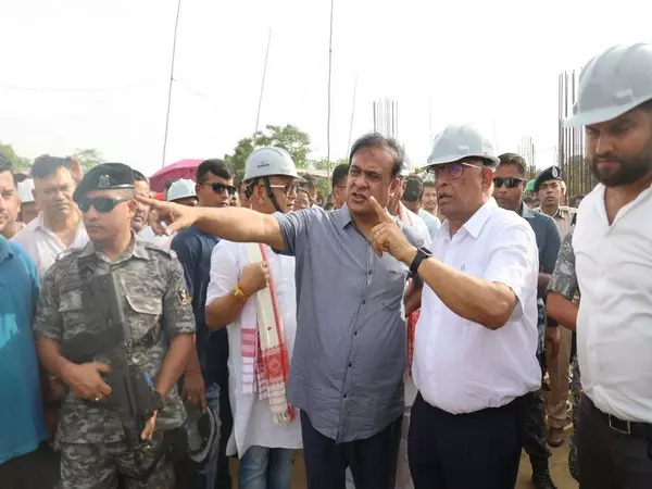 CM ने शिवसागर में रंग घर के सौंदर्यीकरण कार्य और ONGC के गैस ब्लोआउट क्षेत्र का जायजा लिया CM ने शिवसागर में रंग घर के सौंदर्यीकरण कार्य और ONGC के गैस ब्लोआउट क्षेत्र का जायजा लिया