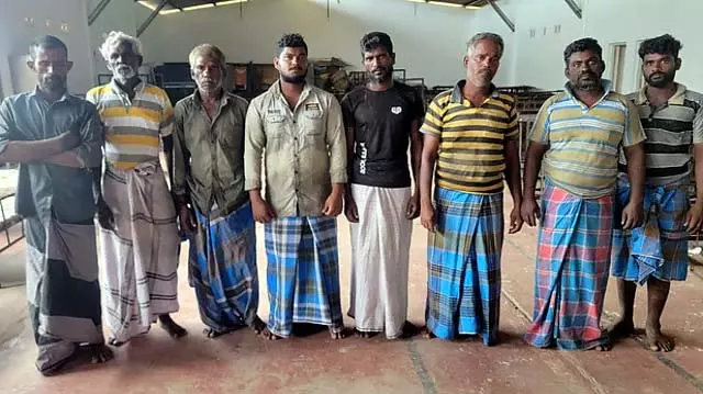 श्रीलंकाई नौसेना ने Rameswaram के 8 मछुआरों को गिरफ्तार किया श्रीलंकाई नौसेना ने Rameswaram के 8 मछुआरों को गिरफ्तार किया