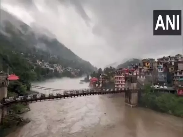 Mandi में रेड अलर्ट जारी, भारी बारिश के बाद ब्यास नदी में बाढ़ Mandi में रेड अलर्ट जारी, भारी बारिश के बाद ब्यास नदी में बाढ़