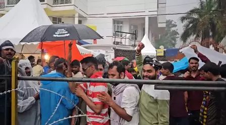 अमरनाथ यात्रा: जम्मू के सरस्वती धाम में टिकट काउंटर शुरू, श्रद्धालुओं में दिखा उत्साह अमरनाथ यात्रा: जम्मू के सरस्वती धाम में टिकट काउंटर शुरू, श्रद्धालुओं में दिखा उत्साह