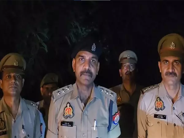 Ghaziabad में पुलिस मुठभेड़ के दौरान 1.5 करोड़ रुपये की लूट का आरोपी घायल हो गया Ghaziabad में पुलिस मुठभेड़ के दौरान 1.5 करोड़ रुपये की लूट का आरोपी घायल हो गया