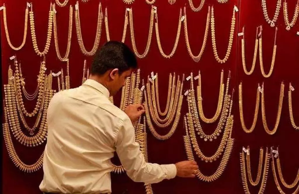 सोने की कीमतों में भारी गिरावट: आज का हाल! सोने की कीमतों में भारी गिरावट: आज का हाल!
