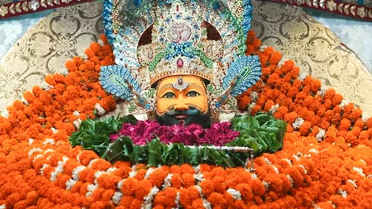 Khatu Shyam Temple की अनोखी परंपरा: गुलाब चढ़ाने की है खास वजह Khatu Shyam Temple की अनोखी परंपरा: गुलाब चढ़ाने की है खास वजह