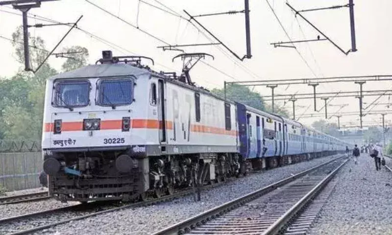 Assam में भूस्खलन के बाद पूर्वोत्तर में आंशिक रेल संपर्क बहाल Assam में भूस्खलन के बाद पूर्वोत्तर में आंशिक रेल संपर्क बहाल