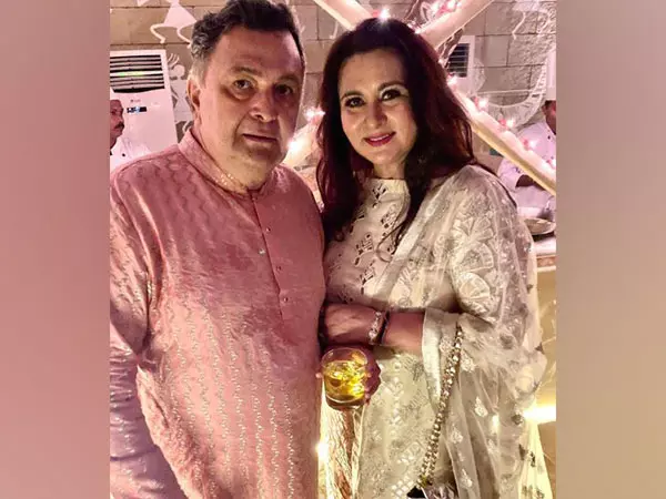 कैसे Rishi Kapoor मुस्कुराते हुए दुख भरे गाने गा लेते थे, पूनम ढिल्लों ने याद किया कैसे Rishi Kapoor मुस्कुराते हुए दुख भरे गाने गा लेते थे, पूनम ढिल्लों ने याद किया