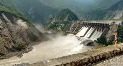 Reasi: सलाल बांध के स्पिलवे गेट अतिरिक्त पानी की निकासी के लिए खोले गए Reasi: सलाल बांध के स्पिलवे गेट अतिरिक्त पानी की निकासी के लिए खोले गए