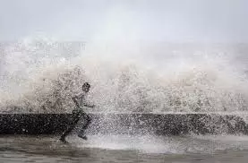Mumbai: हाई टाइड का अलर्ट, उठ सकती हैं 4.28 मीटर तक ऊंची लहरें Mumbai: हाई टाइड का अलर्ट, उठ सकती हैं 4.28 मीटर तक ऊंची लहरें