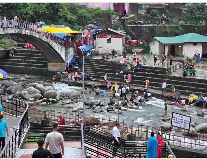 Kangra प्रशासन ने लोगों को नदियों के पास न जाने की सलाह दी Kangra प्रशासन ने लोगों को नदियों के पास न जाने की सलाह दी