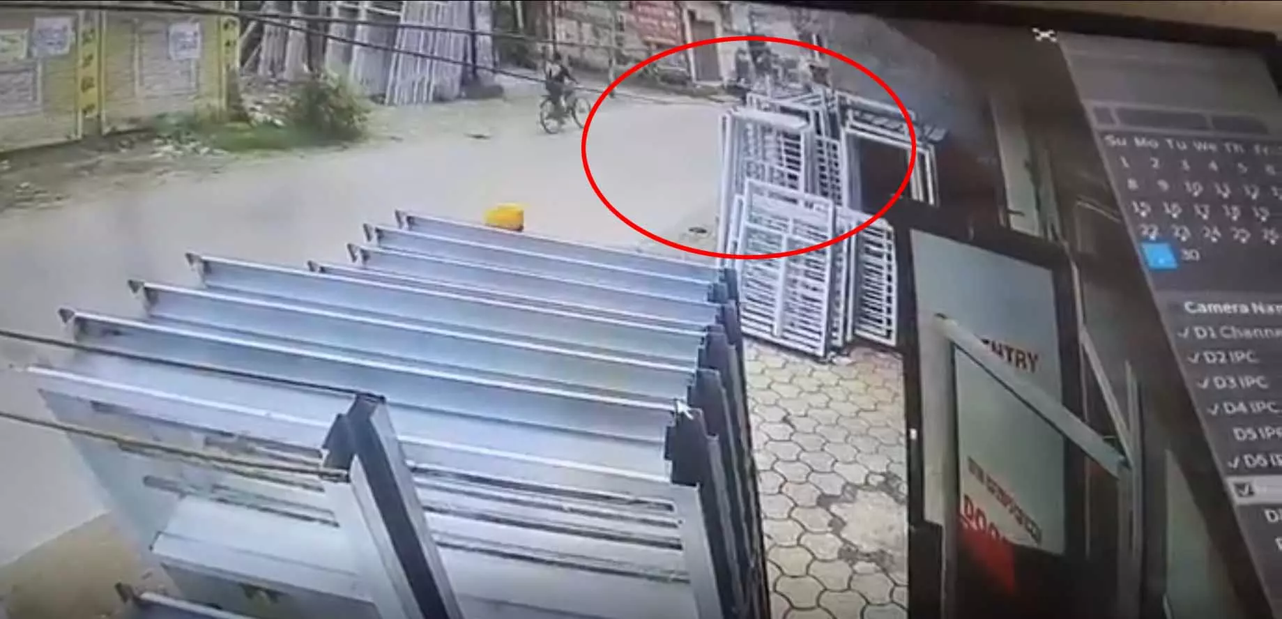 खूनी ऑडी के ड्राइवर का कहर, एक की मौत, दिल दहला देने वाला CCTV फुटेज वायरल खूनी ऑडी के ड्राइवर का कहर, एक की मौत, दिल दहला देने वाला CCTV फुटेज वायरल