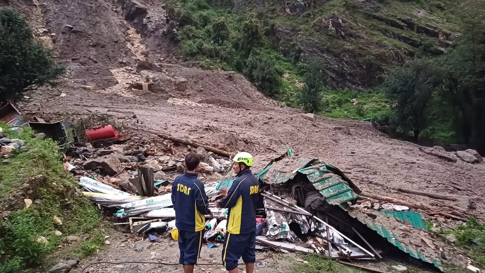Haldwani: सुरक्षा अभ्यास के दौरान अचानक तेज बहाव, 6 लोगों को बचाया गया Haldwani: सुरक्षा अभ्यास के दौरान अचानक तेज बहाव, 6 लोगों को बचाया गया