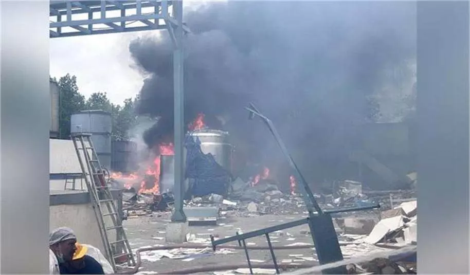 Hyderabad : केमिकल फैक्ट्री में भीषण विस्फोट, 10 लोगों की मौत, बचाव अभियान जारी Hyderabad : केमिकल फैक्ट्री में भीषण विस्फोट, 10 लोगों की मौत, बचाव अभियान जारी
