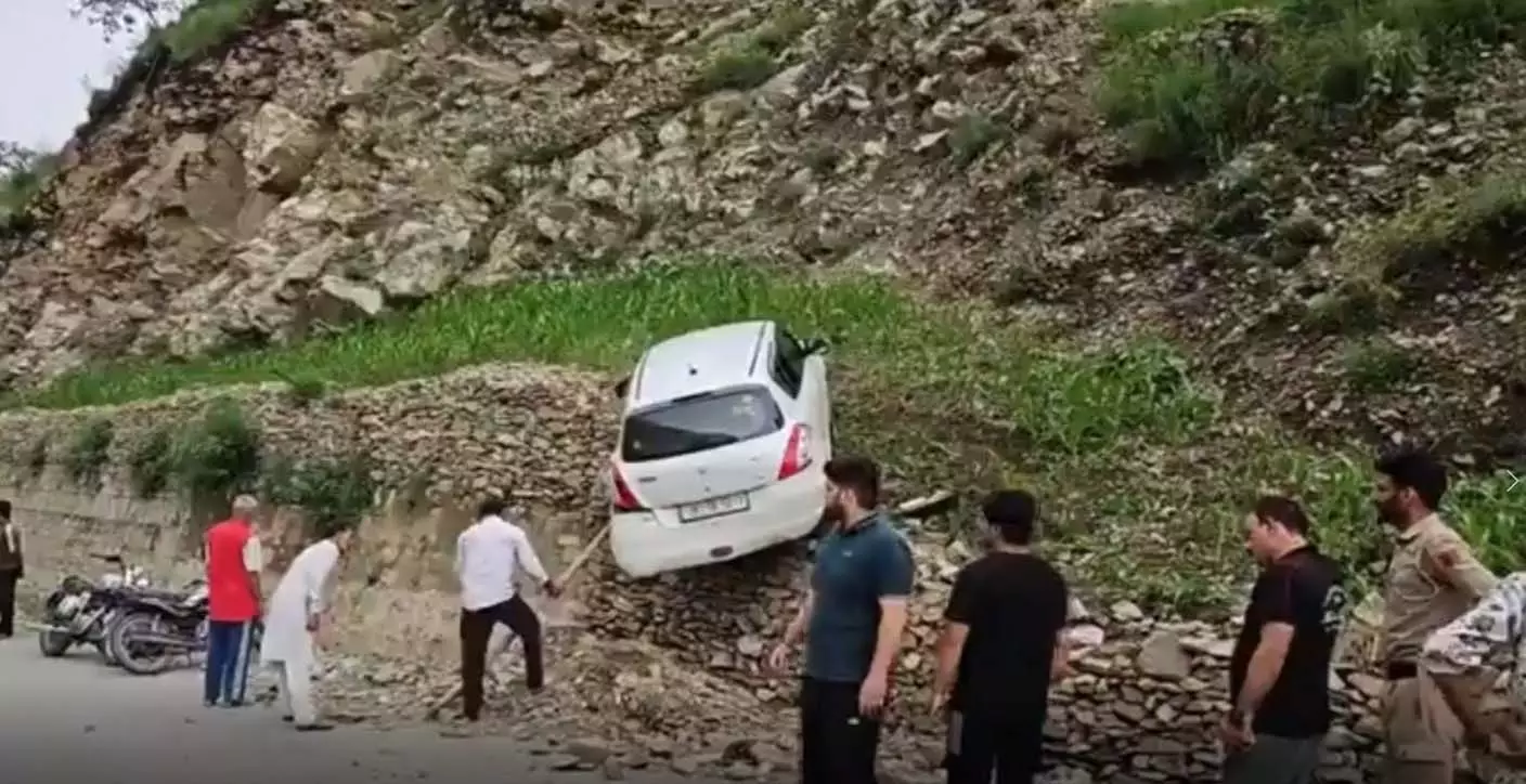 Jammu-Kashmir: दो लोग हुए इस भयानक हादसे का शिकार, जांच में जुटी पुलिस Jammu-Kashmir: दो लोग हुए इस भयानक हादसे का शिकार, जांच में जुटी पुलिस