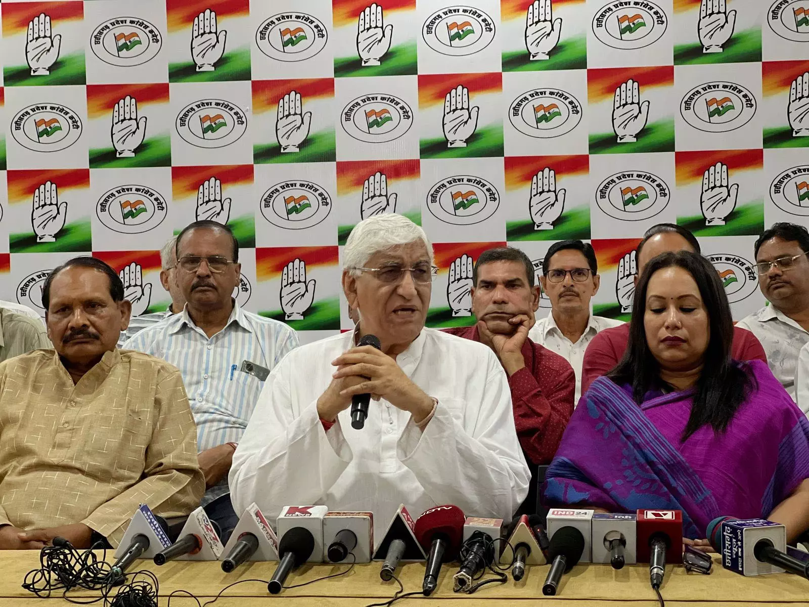 टीएस सिंहदेव ने किसान जवान, संविधान जनसभा को लेकर ली प्रेसवार्ता टीएस सिंहदेव ने किसान जवान, संविधान जनसभा को लेकर ली प्रेसवार्ता
