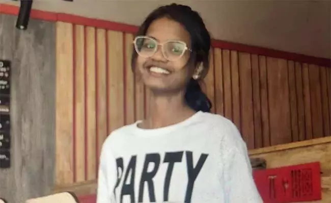 Andhra : सिटी बस की चपेट में आने से इंजीनियरिंग छात्र की मौत Andhra : सिटी बस की चपेट में आने से इंजीनियरिंग छात्र की मौत