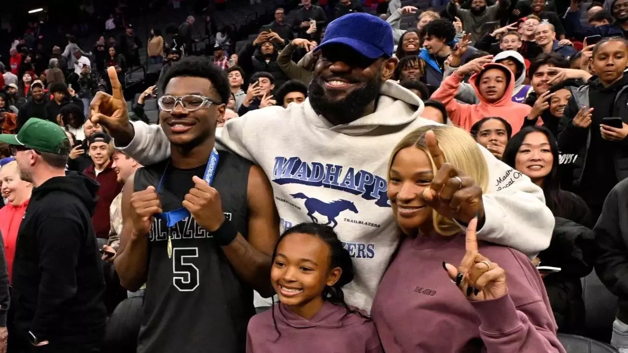 LeBron James की पत्नी सवाना: उनकी हाई स्कूल की प्रेमिका और 3 बच्चों की माँ LeBron James की पत्नी सवाना: उनकी हाई स्कूल की प्रेमिका और 3 बच्चों की माँ