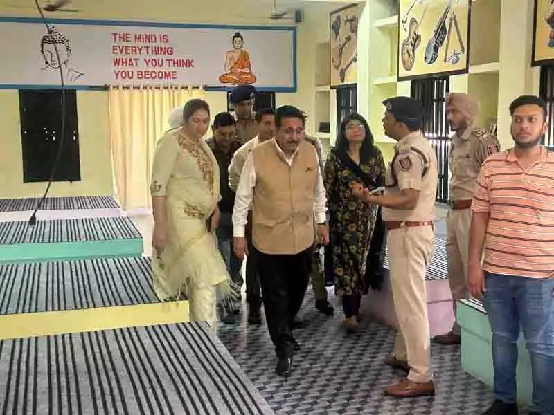 न्यायमूर्ति संत प्रकाश ने केंद्रीय Jail Kathala का दौरा किया, कैदियों के कल्याण की समीक्षा की न्यायमूर्ति संत प्रकाश ने केंद्रीय Jail Kathala का दौरा किया, कैदियों के कल्याण की समीक्षा की