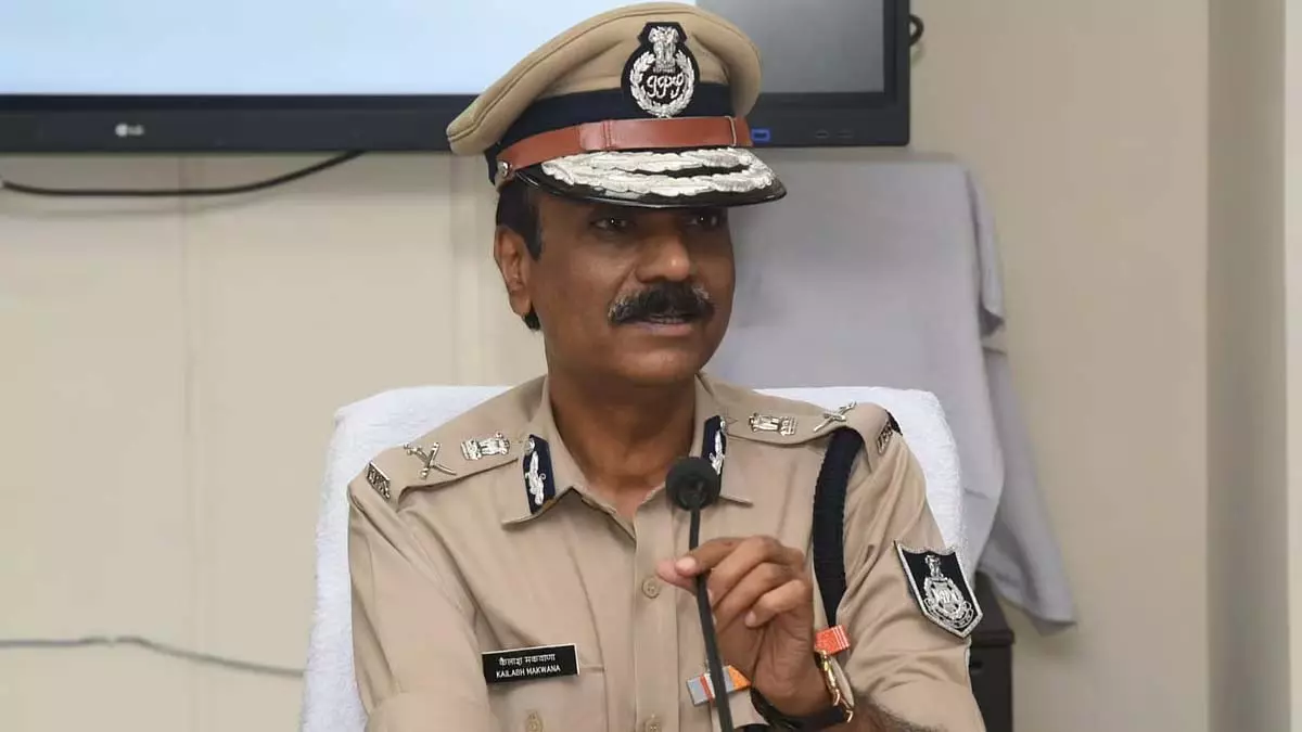MP DGP ने महिलाओं के खिलाफ बढ़ते मामलों के लिए पोर्न, इंटरनेट और शराब को जिम्मेदार ठहराया MP DGP ने महिलाओं के खिलाफ बढ़ते मामलों के लिए पोर्न, इंटरनेट और शराब को जिम्मेदार ठहराया