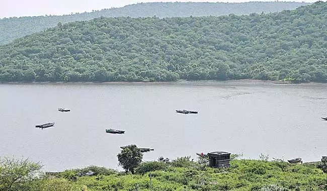 Andhra : मल्लेकोंडा वन क्षेत्र में दो लोग लापता Andhra : मल्लेकोंडा वन क्षेत्र में दो लोग लापता