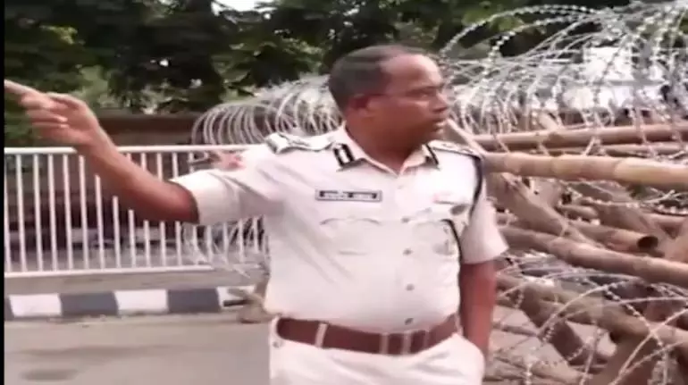 Odisha एसीपी को सीएम आवास के बाहर प्रदर्शनकारियों के ‘पैर तोड़ने’ का आदेश Odisha एसीपी को सीएम आवास के बाहर प्रदर्शनकारियों के ‘पैर तोड़ने’ का आदेश