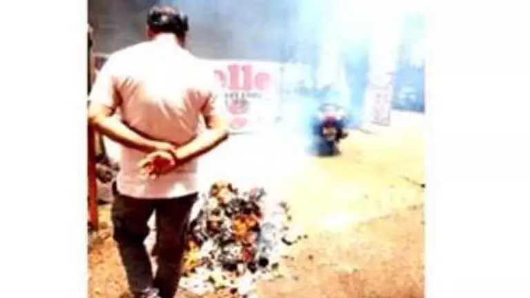Benaulim के व्यवसायी पर अवैध रूप से कचरा फेंकने और जलाने के आरोप में फिर से मामला दर्ज Benaulim के व्यवसायी पर अवैध रूप से कचरा फेंकने और जलाने के आरोप में फिर से मामला दर्ज