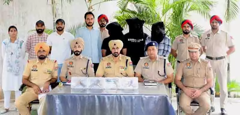 Ludhiana: अवैध हथियार और हेरोइन के साथ चार गिरफ्तार Ludhiana: अवैध हथियार और हेरोइन के साथ चार गिरफ्तार