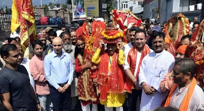 Jammu: श्री हुड और त्रिसंध्या माता की पवित्र गदा यात्रा दच्छन के लिए रवाना Jammu: श्री हुड और त्रिसंध्या माता की पवित्र गदा यात्रा दच्छन के लिए रवाना