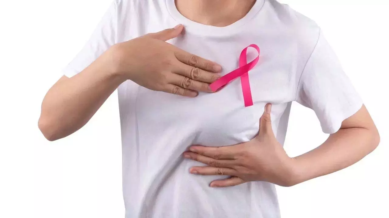 क्या आप जानते हैं ब्रेस्ट कैंसर के शुरुआती लक्षण? डॉक्टर से जानें क्या आप जानते हैं ब्रेस्ट कैंसर के शुरुआती लक्षण? डॉक्टर से जानें