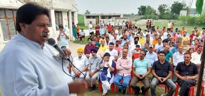 भाजपा की छद्म सरकार जम्मू-कश्मीर में पूरी तरह विफल साबित हुई: Bhalla भाजपा की छद्म सरकार जम्मू-कश्मीर में पूरी तरह विफल साबित हुई: Bhalla