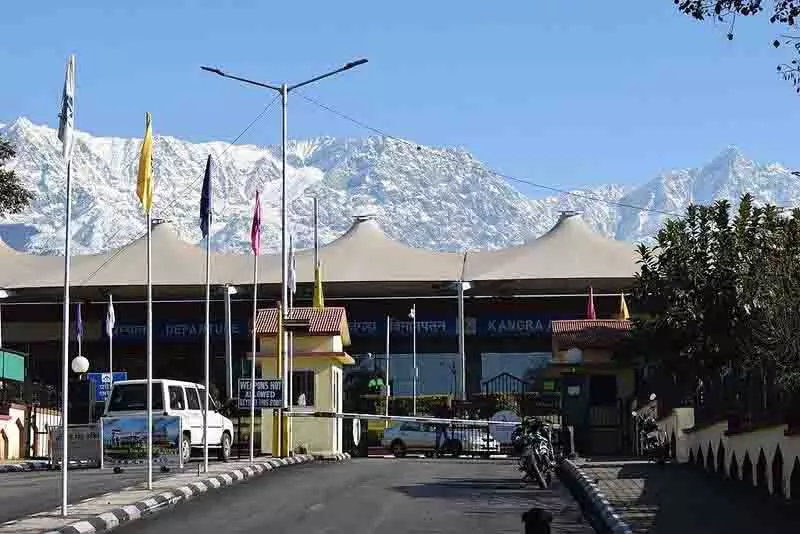 हवाई अड्डे के पास अनुचित कचरा निपटान पर हिमाचल सरकार और कांगड़ा डीसी को HC का नोटिस हवाई अड्डे के पास अनुचित कचरा निपटान पर हिमाचल सरकार और कांगड़ा डीसी को HC का नोटिस