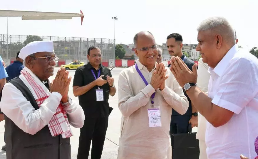 Jaipur: राज्यपाल ने उपराष्ट्रपति को विदाई दी Jaipur: राज्यपाल ने उपराष्ट्रपति को विदाई दी