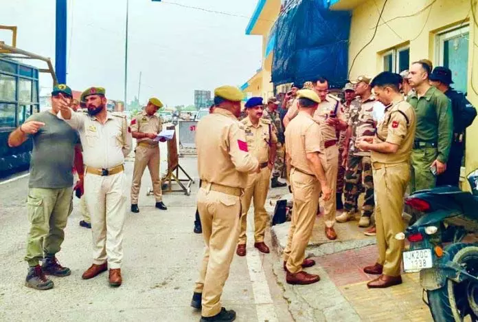 SSP जम्मू ने अमरनाथ यात्रा मार्ग पर सुरक्षा व्यवस्था की समीक्षा की SSP जम्मू ने अमरनाथ यात्रा मार्ग पर सुरक्षा व्यवस्था की समीक्षा की