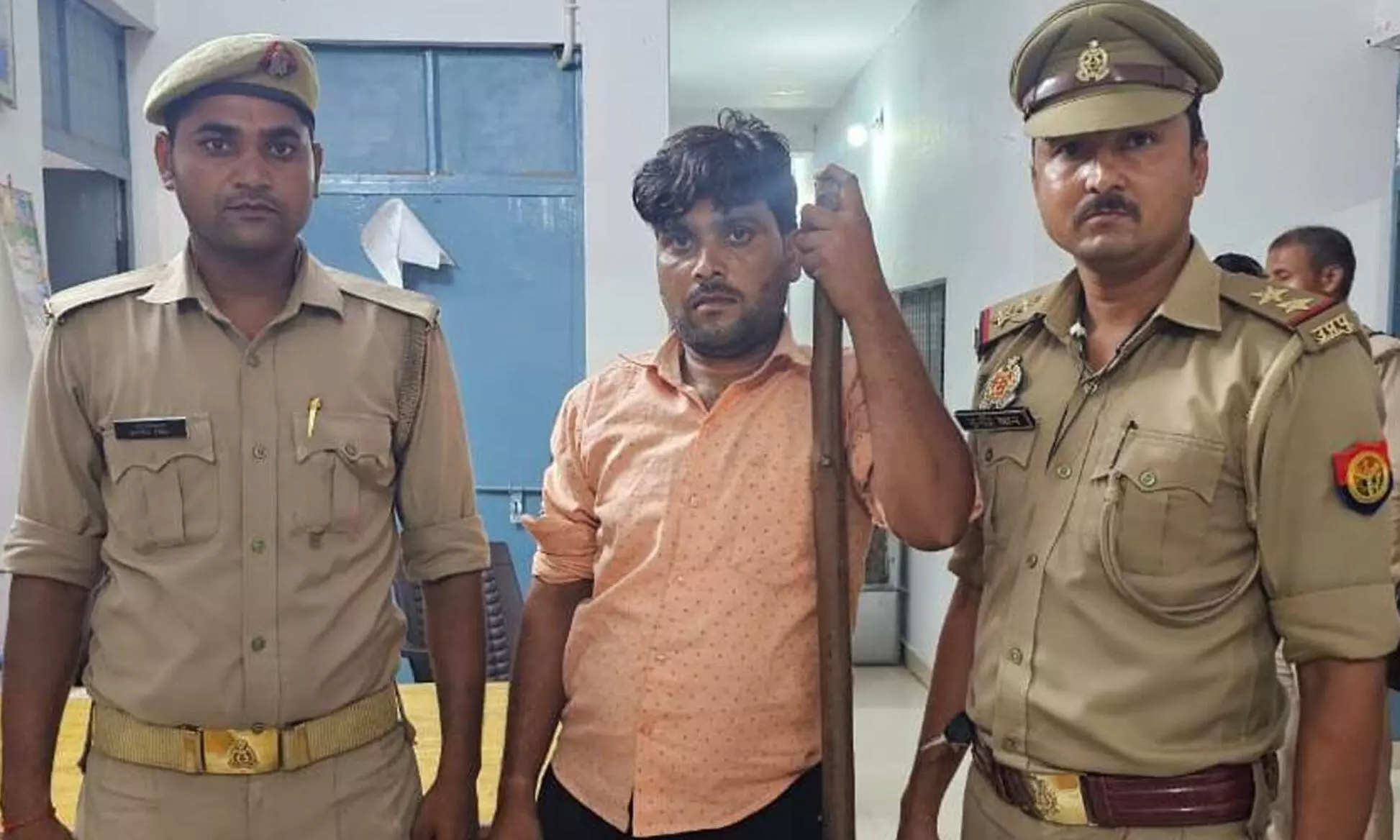 Farrukhabad: पुलिस ने मूकबधिर युवती से बलात्कार के आरोपी को दबोचा Farrukhabad: पुलिस ने मूकबधिर युवती से बलात्कार के आरोपी को दबोचा