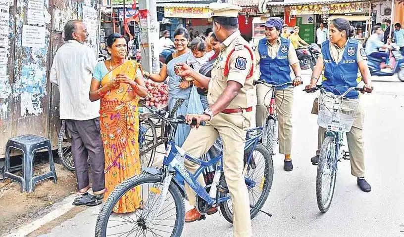 पुलिस विभाग के सभी विभागों में महिला कार्मिक कर रही हैं ड्यूटी पुलिस विभाग के सभी विभागों में महिला कार्मिक कर रही हैं ड्यूटी