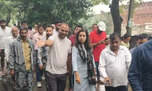 Muzaffarnagar: चेयरपर्सन मीनाक्षी स्वरूप ने पालिका मुख्यालय का औचक निरीक्षण किया Muzaffarnagar: चेयरपर्सन मीनाक्षी स्वरूप ने पालिका मुख्यालय का औचक निरीक्षण किया