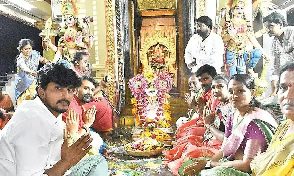 Andhra: जेएसपी कार्यकर्ताओं ने की विशेष प्रार्थना Andhra: जेएसपी कार्यकर्ताओं ने की विशेष प्रार्थना