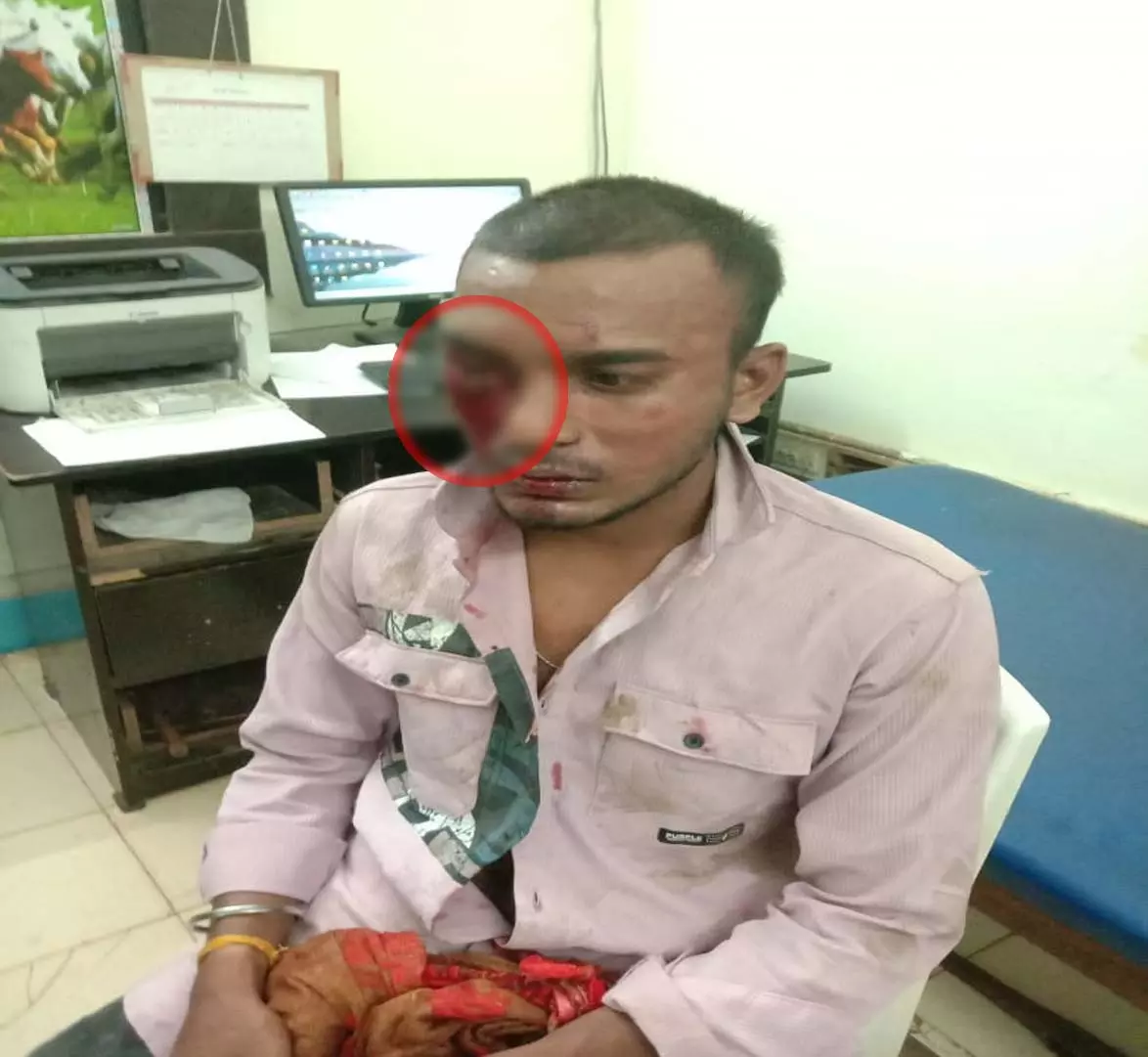 Raipur Breaking: बहन से बात क्यों करते हो कहकर युवक की बेरहमी से पिटाई, देखें VIDEO... Raipur Breaking: बहन से बात क्यों करते हो कहकर युवक की बेरहमी से पिटाई, देखें VIDEO...