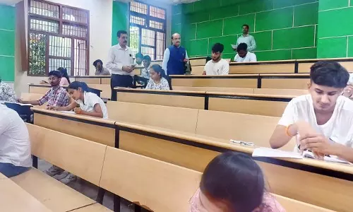 कुरुक्षेत्र विश्वविद्यालय में पारदर्शिता सुनिश्चित करने के लिए कुलपति ने परीक्षा केंद्रों की समीक्षा की