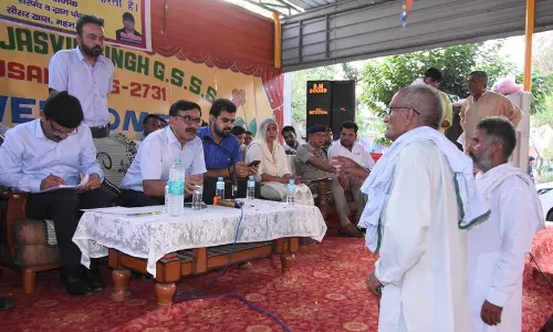 रोहतक रात्रि बैठक के दौरान डीसी ने ग्रामीणों की शिकायतों पर त्वरित कार्रवाई का वादा किया