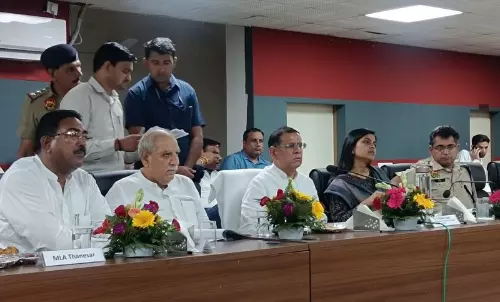 खाद्य मंत्री ने निवारण बैठक की अध्यक्षता की, शिकायतों का समाधान किया खाद्य मंत्री ने निवारण बैठक की अध्यक्षता की, शिकायतों का समाधान किया