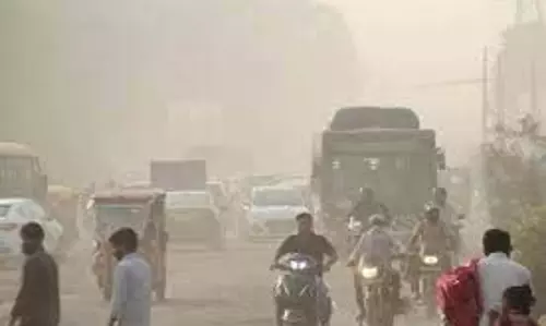 Delhi : हवा में स्मॉग और धुंध, सांस लेना हुआ मुश्किल
