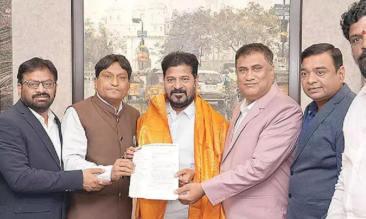THCAA के सदस्यों ने सीएम से मुलाकात की, आरजेएनआर में हाउसिंग सोसायटी की वकालत की THCAA के सदस्यों ने सीएम से मुलाकात की, आरजेएनआर में हाउसिंग सोसायटी की वकालत की